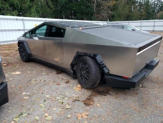 Tesla Cybertruck abandonné