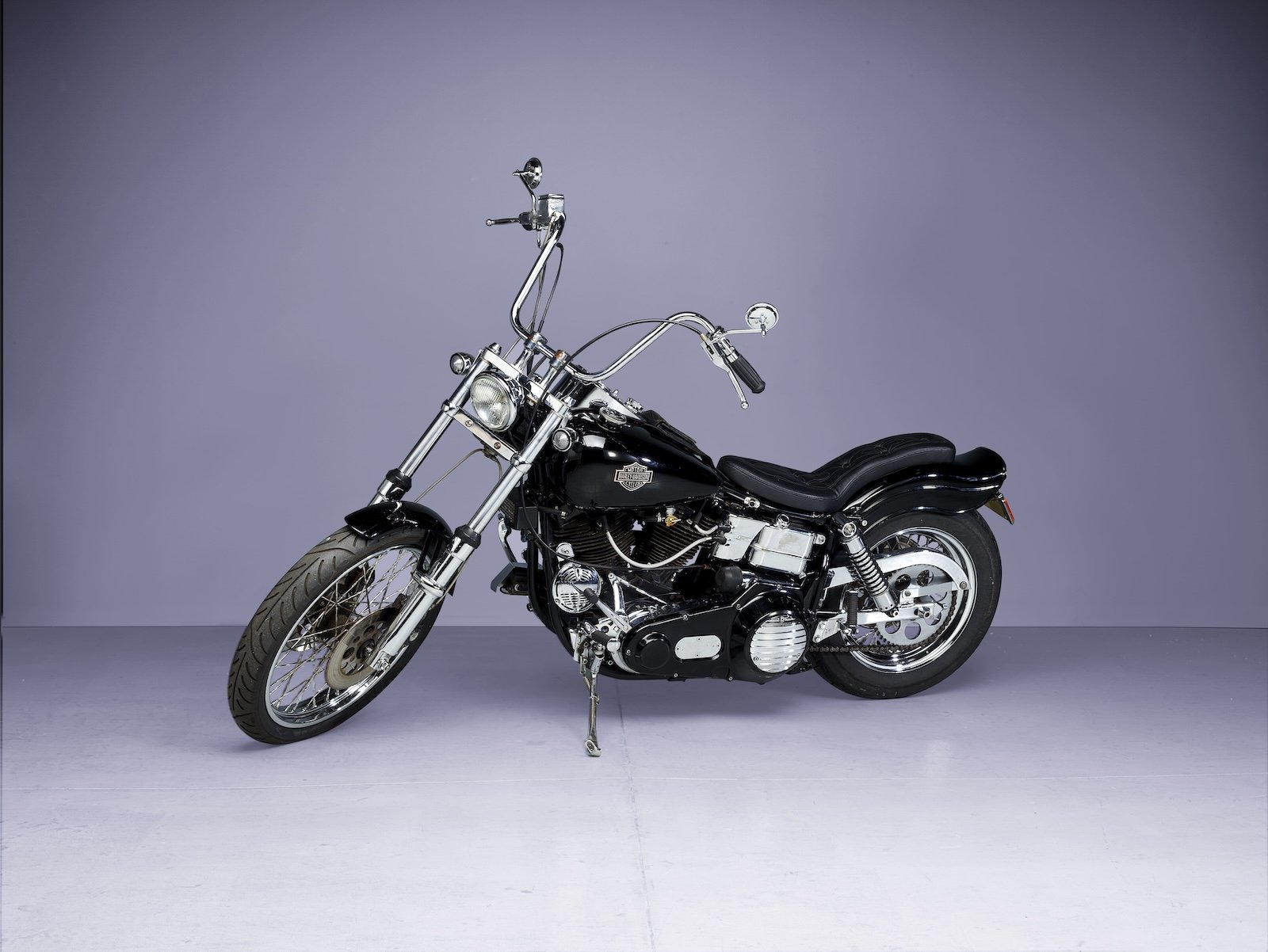 Hallyday : vente aux enchères de sa moto et d’une Twingo