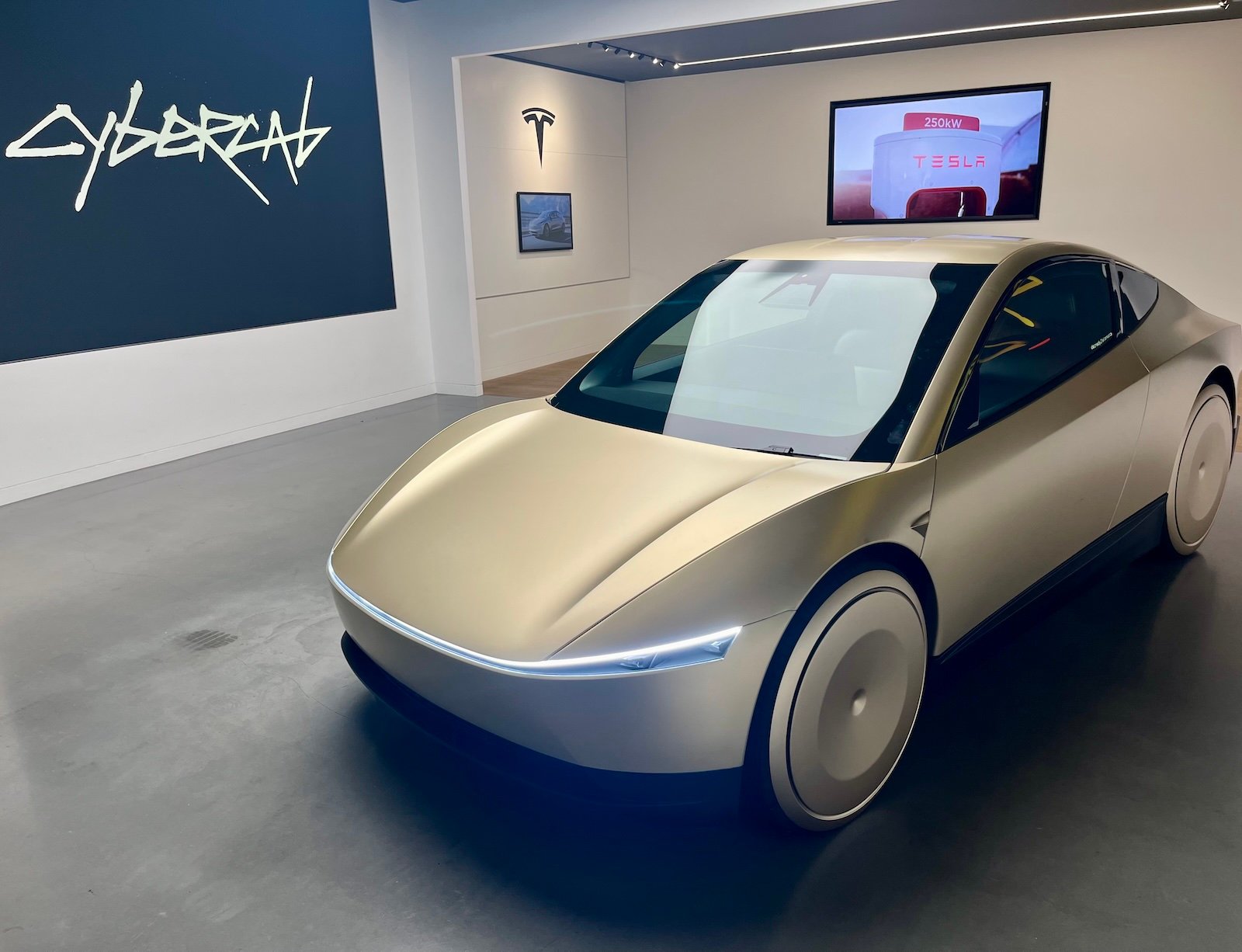 Tesla Cybercab : nouveautés du taxi autonome dévoilées