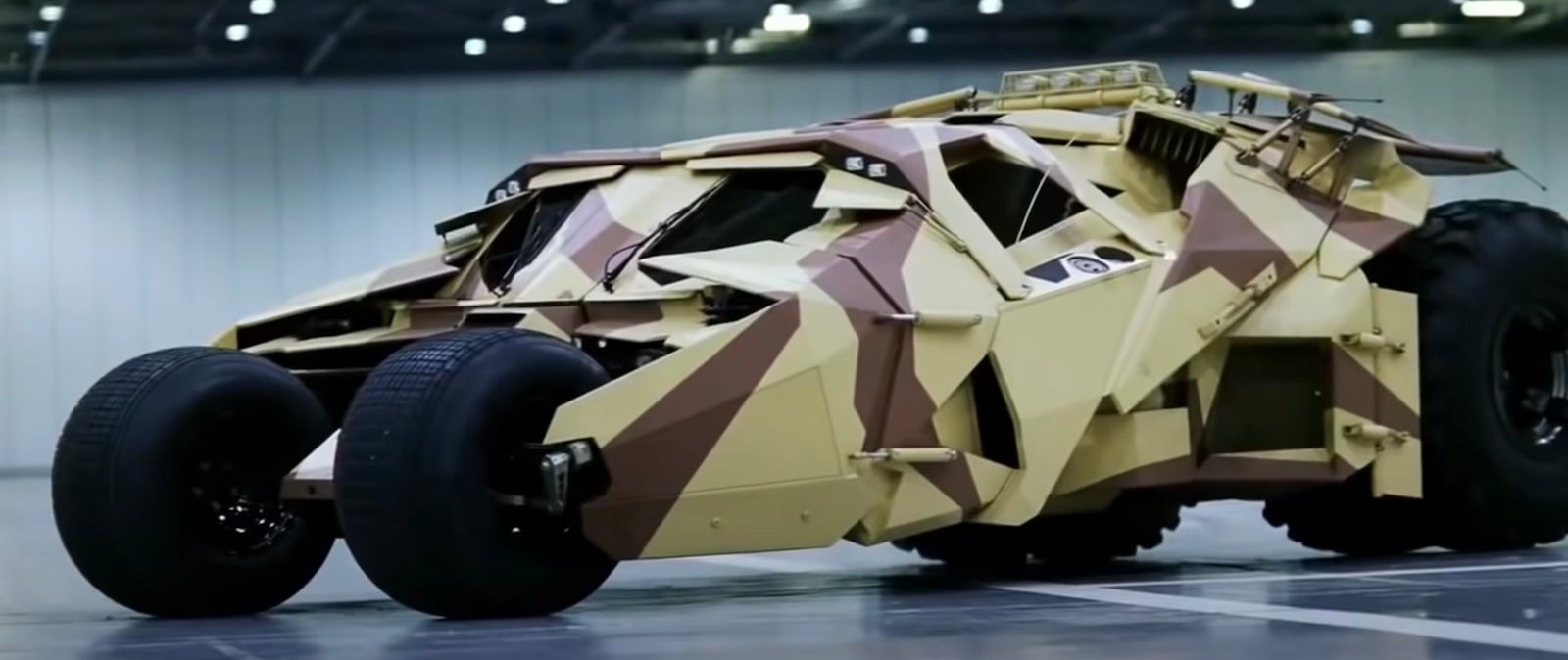 Batmobile Tumbler de Batman Begins à vendre