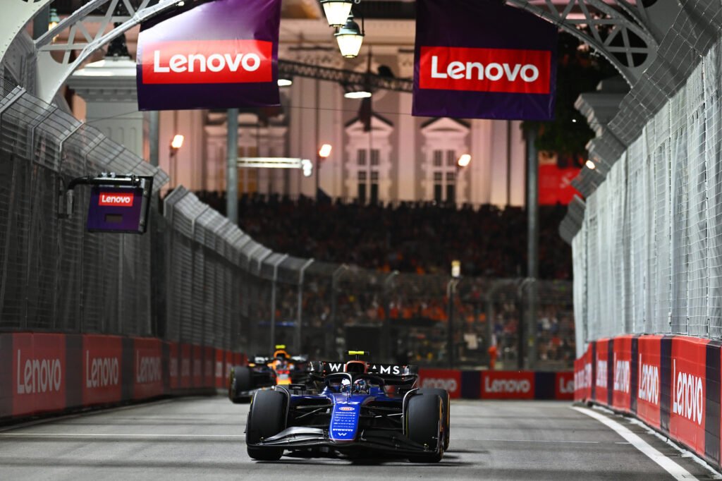 Crash spectaculaire d'une Williams en qualifications F1