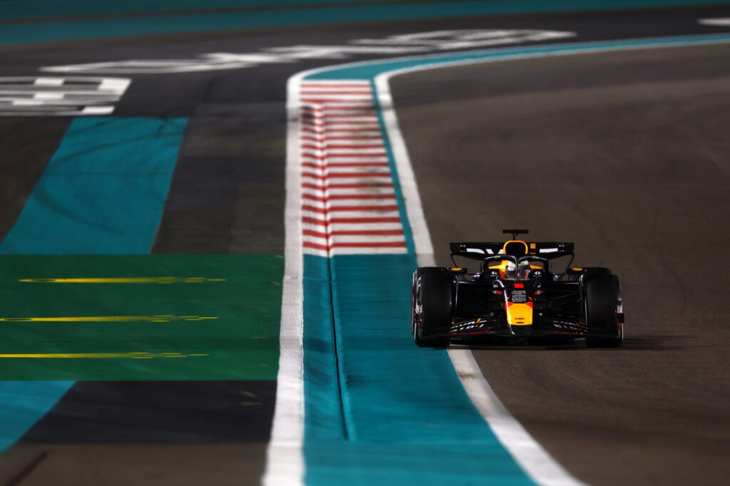 Norris remporte GP Abu Dhabi, offre titre en F1
