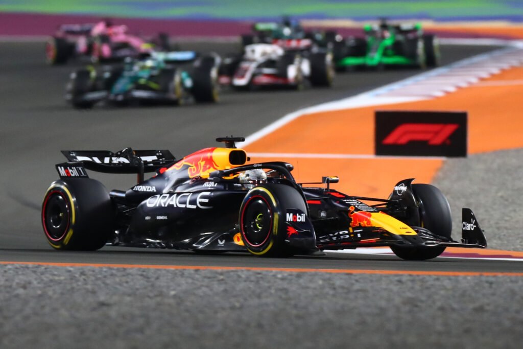 Verstappen en tête dans un départ chaotique au GP du Qatar