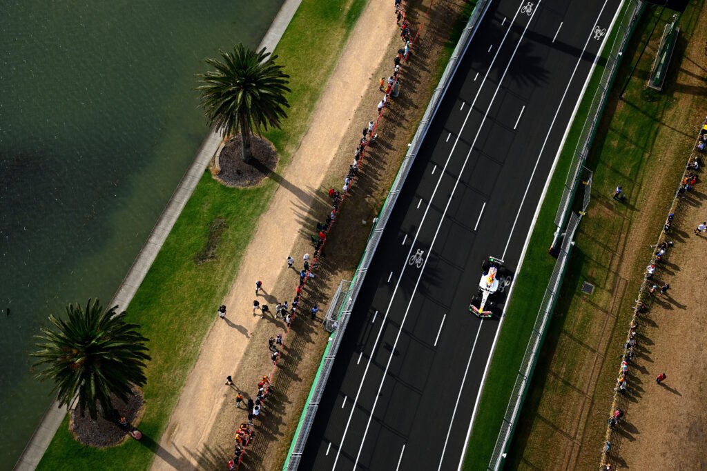 Départ mouvementé du GP de F1 à Melbourne